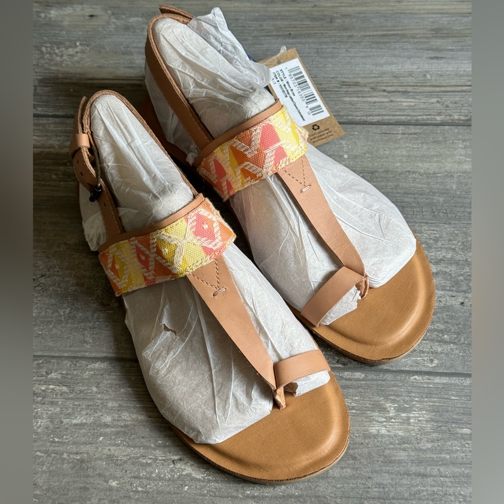 Toms Bree sandals NWT size 7 strappy flat with ortholite